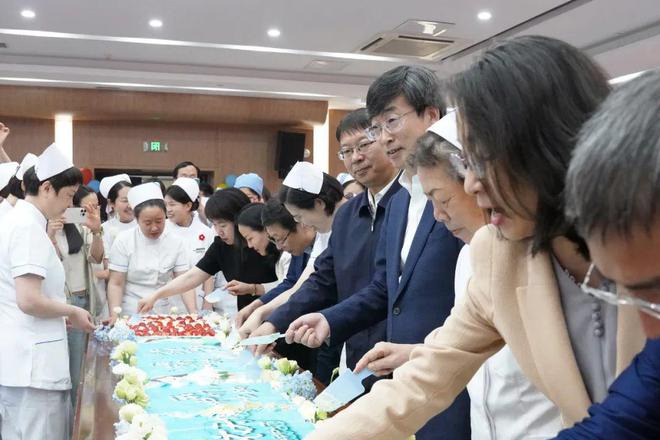 我院召开庆贺“512”邦际护士节赏赐大赢博体育会(图2)